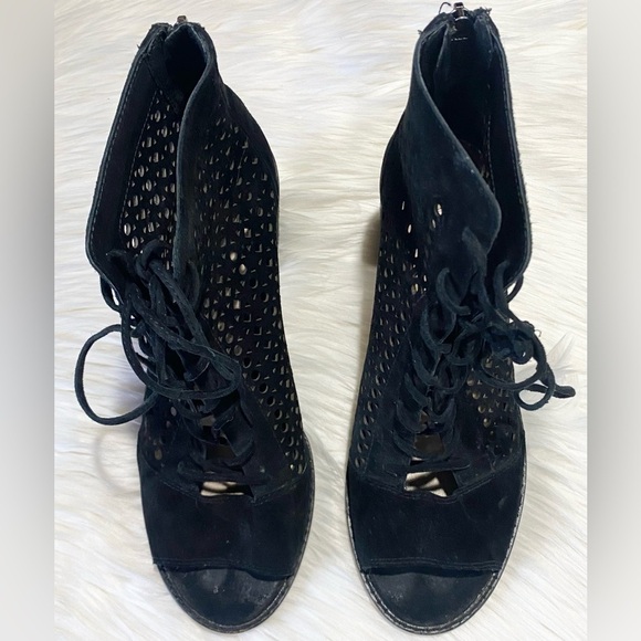 Vince Camuto‎ Trevan Black Suede Perforated Lace Up Heeled Bootie 7.5 - Picture 5 of 11